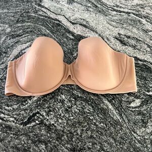 Victoria's Secret Strapless Underwire Molded Bra in Nude